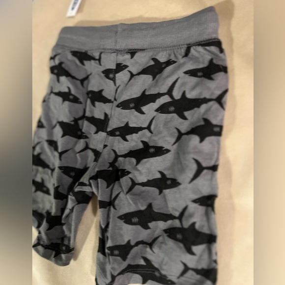 🔆 Bundle items 6 for $30 NWT Old Navy toddler boy shorts - Picture 3 of 4